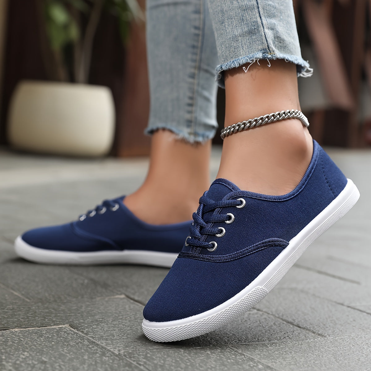 Valenzora | Bequeme Low-Top Canvas-Sneaker in Weiß