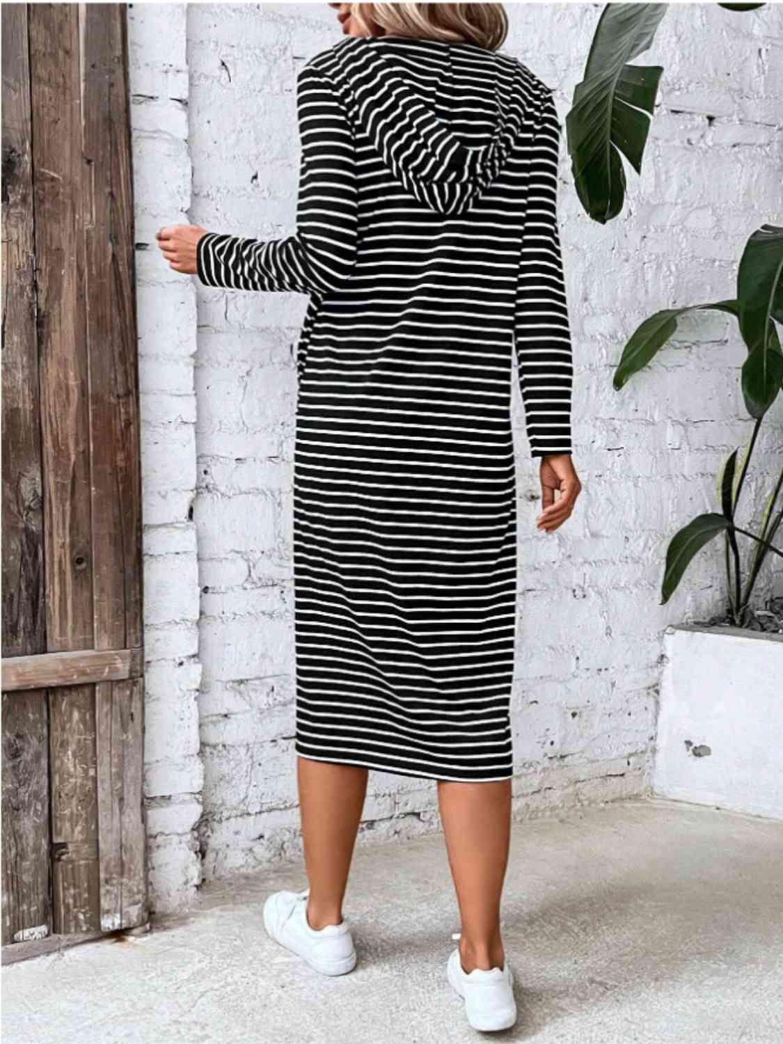 Valenzora | Gestreiftes Kapuzenkleid mit Reißverschluss
