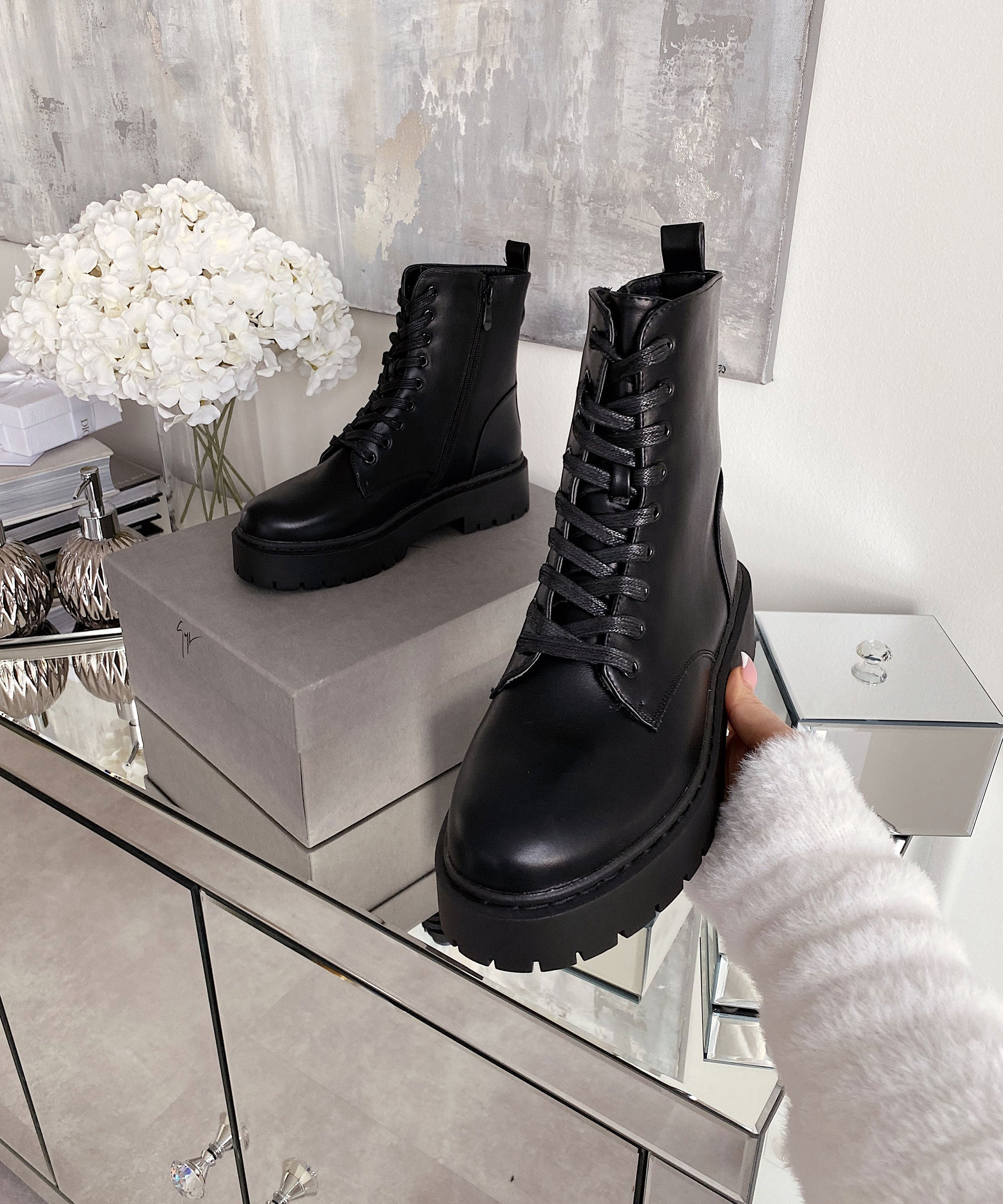 Serena boots, black