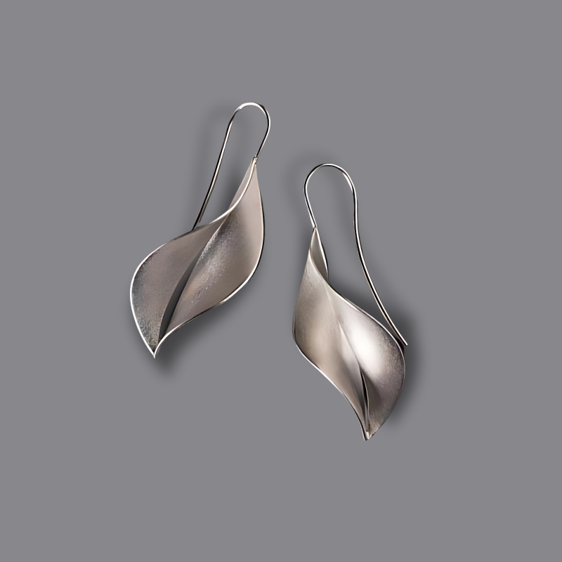 Valenzora | Leaf-shaped silver vintage earrings
