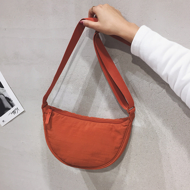Valenzora | Crescent-shaped bag
