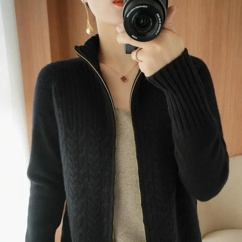 Valenzora | Women's knitted jacket with zipper and cable knit details