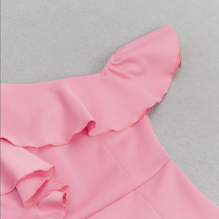 Asymmetrical, figure-hugging midi dress with a ruffled collar | Pink