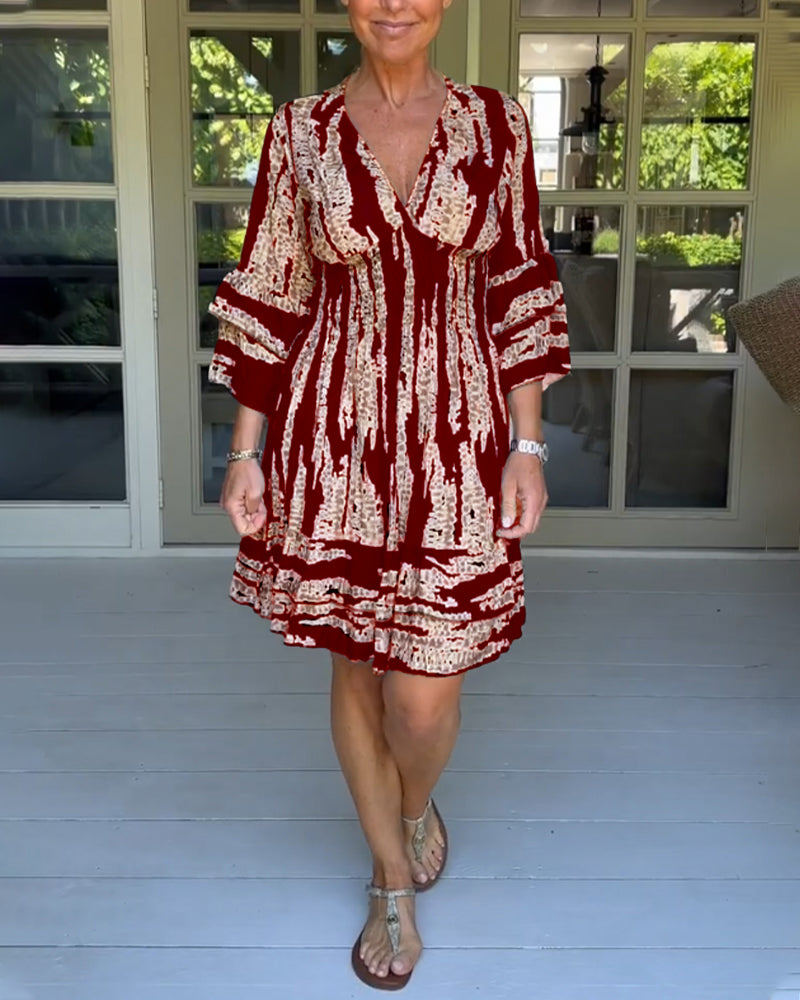 Dress with V-neck and 3/4 sleeves