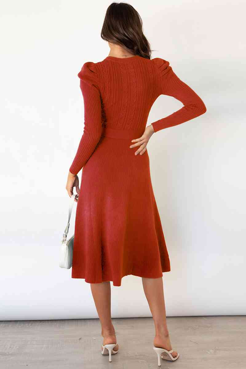 Valenzora | Rundhals-Langarm-Kleid mit Knotendetail an der Taille