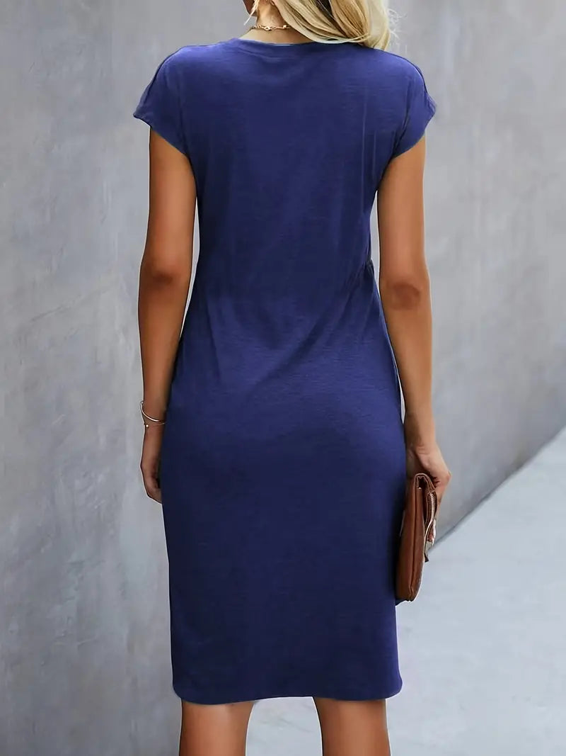 Valenzora | Stylish figure-hugging dress with a round neckline