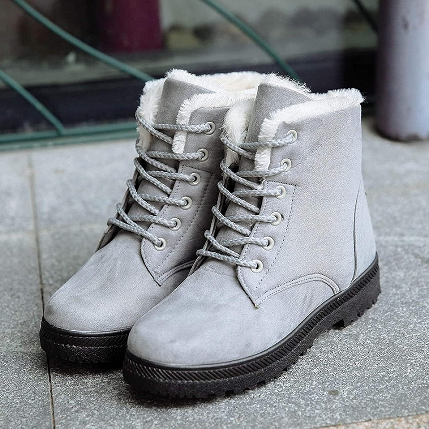 Valenzora | Non-slip snow boots with laces