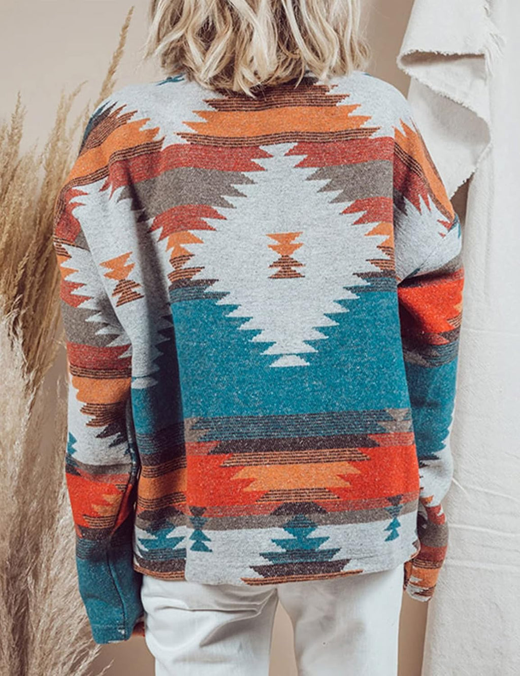 – Woven jacket with printed collar