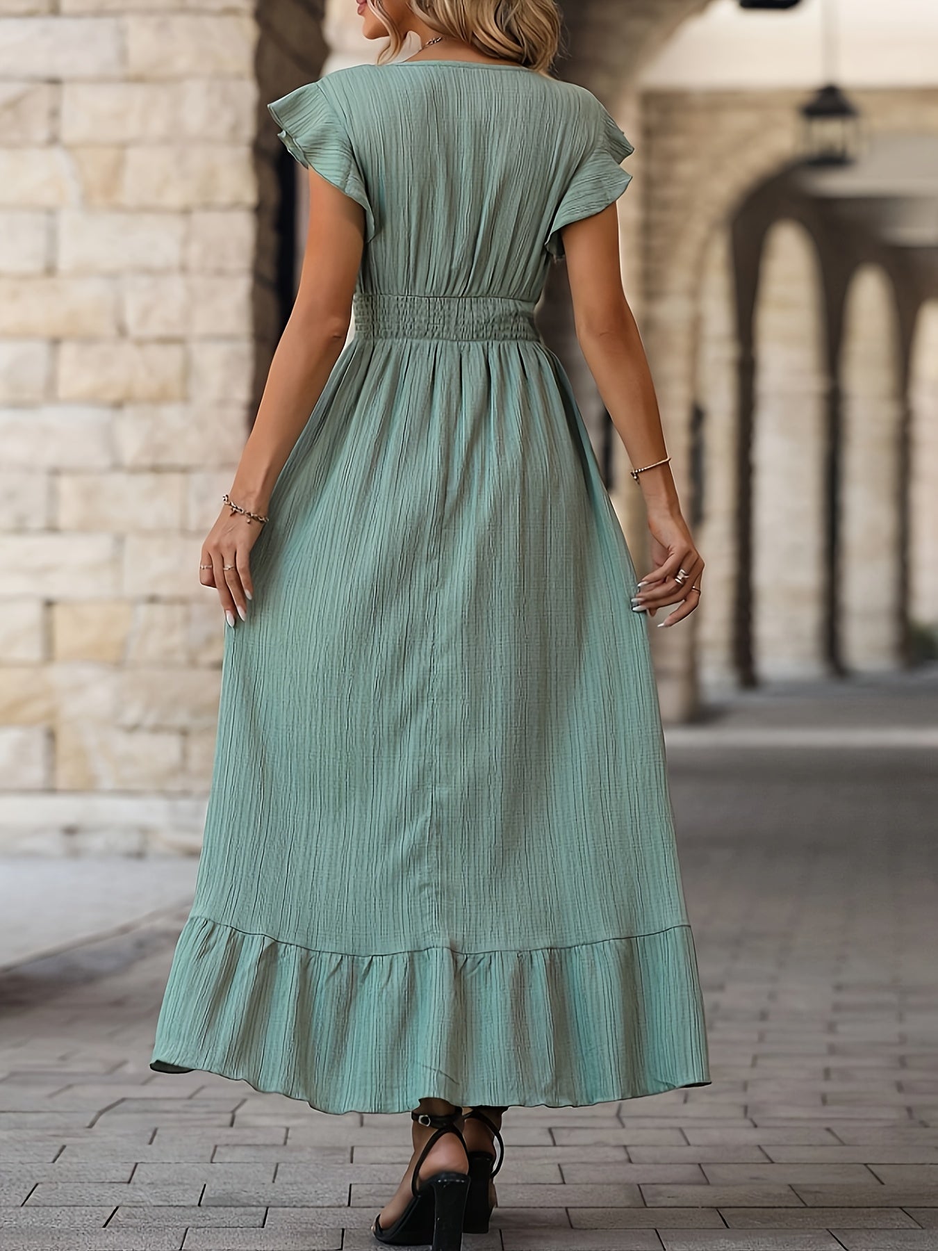 Valenzora | V-neck ruffled dress with short sleeves for women