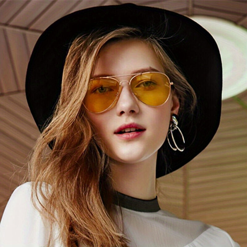 Valenzora | Classic Aviator Sunglasses with Gold Frame for Women