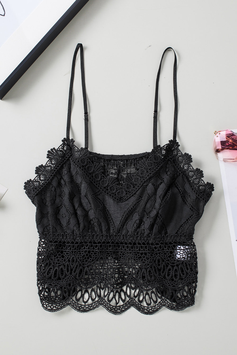 Valenzora | V-neck lace cropped cami