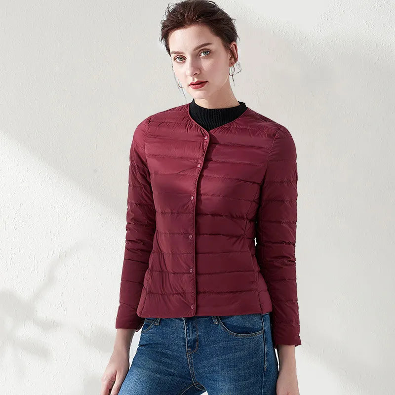 Valenzora | Leichte, kragenlose und figurbetonte Steppjacke für Damen