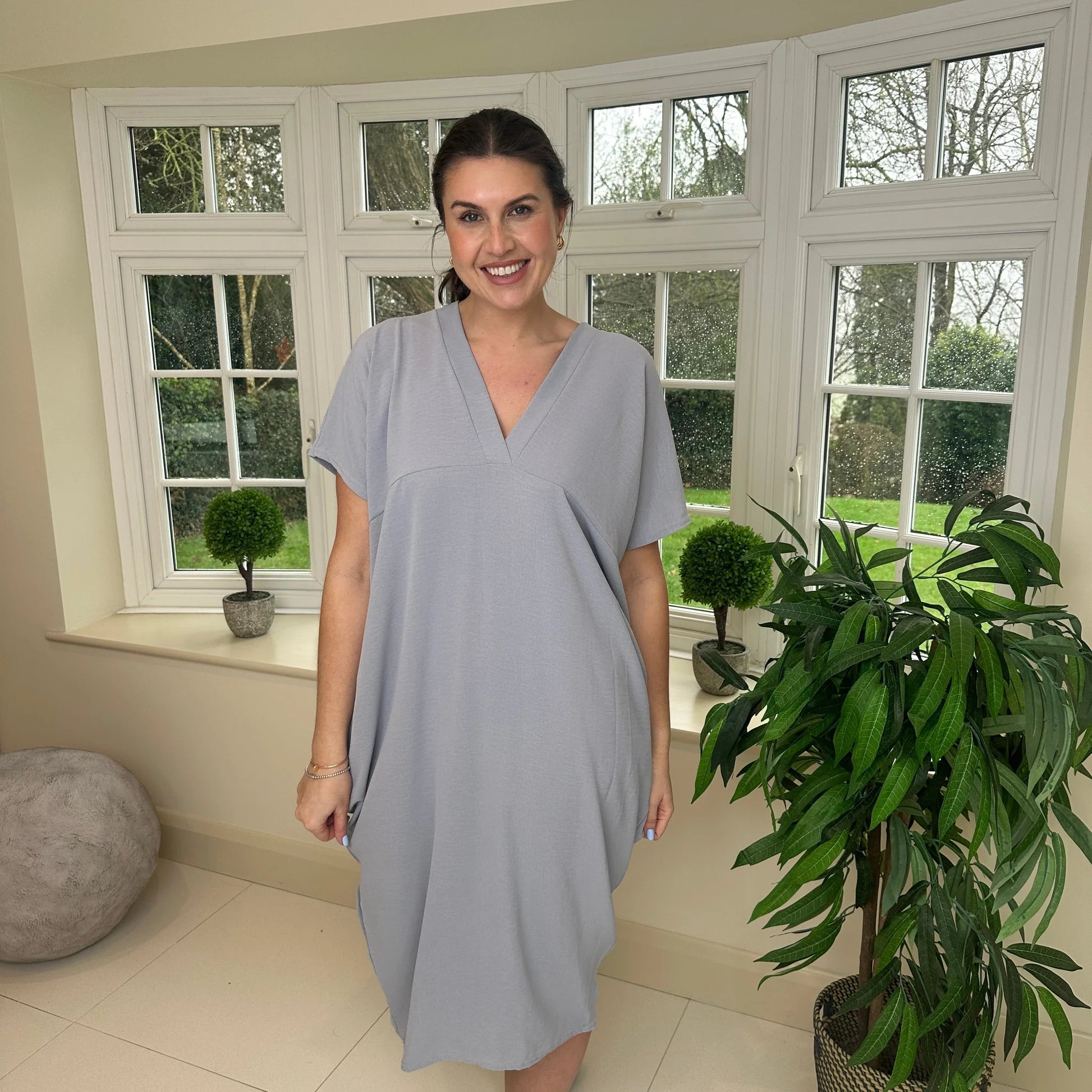 Kleid mit V-Ausschnitt | Unser Bestseller 2026