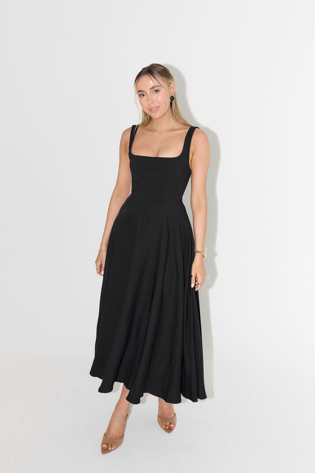 Valenzora | Midi dress with square neckline