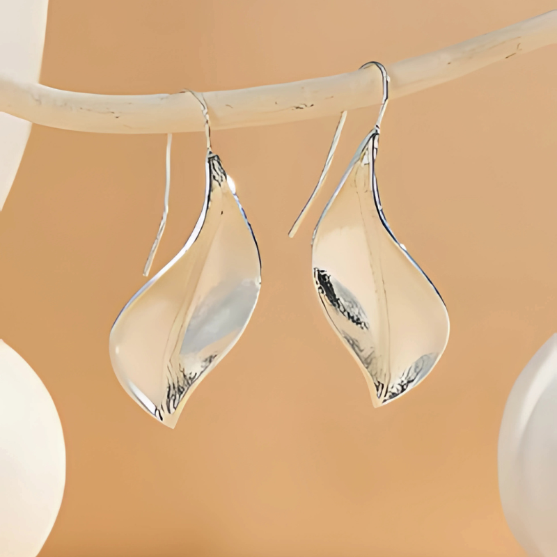 Valenzora | Leaf-shaped silver vintage earrings