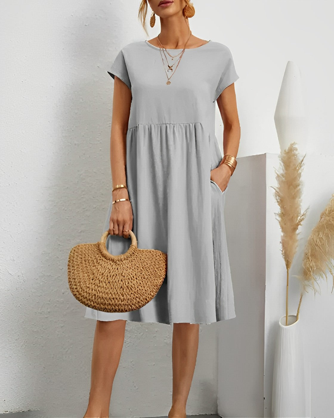 Valenzora | Midi dress with side pockets