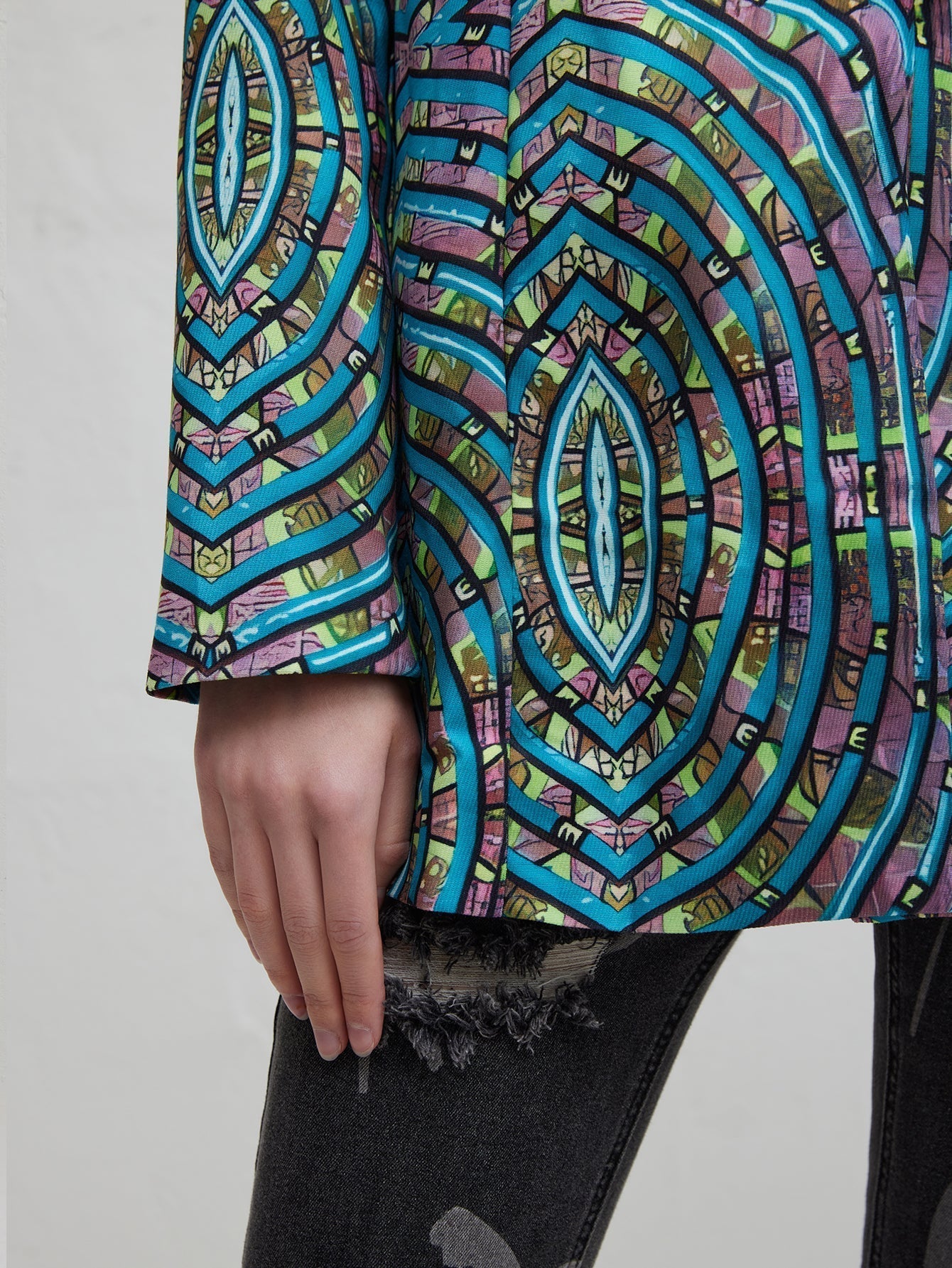Valenzora | Stylish office suit in a blue abstract pattern