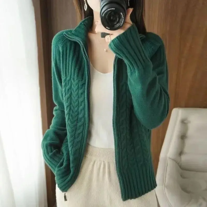 Valenzora | Women's knitted jacket with zipper and cable knit details