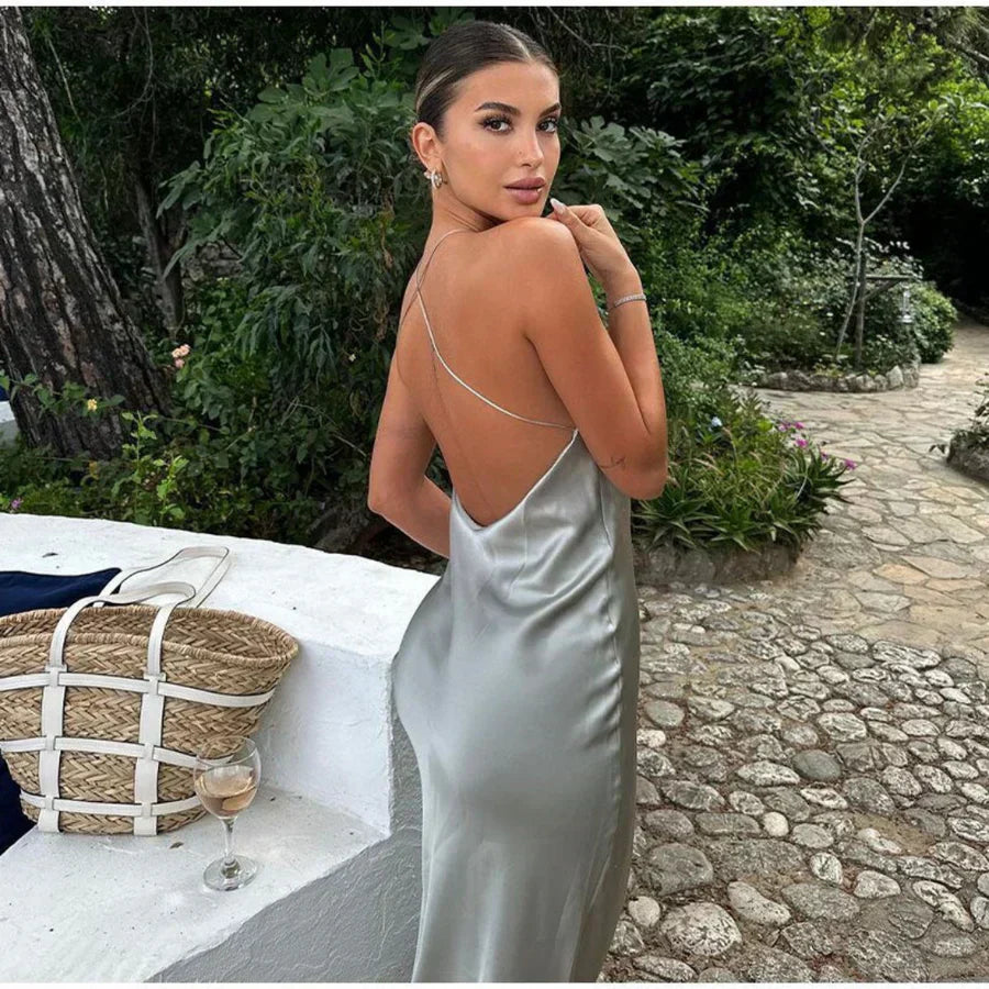 Valenzora | Halterneck dress for elegant grace in women