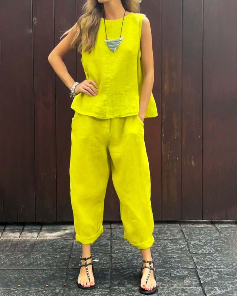 Sleeveless vest & trousers