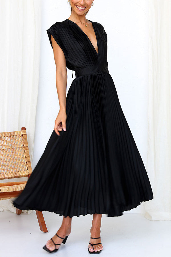 Valenzora | Hello Beautiful Satin-Plissee-Midikleid