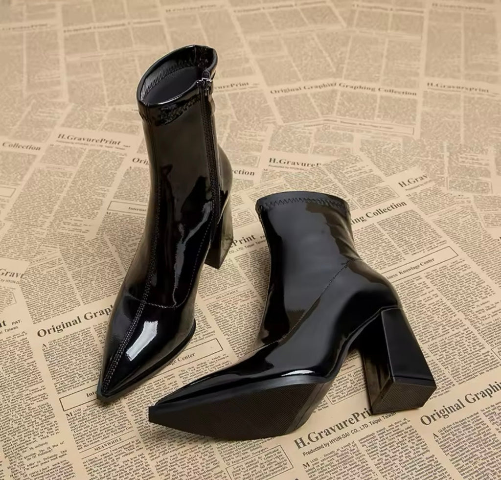 Valenzora | Patent leather ankle boots with block heel