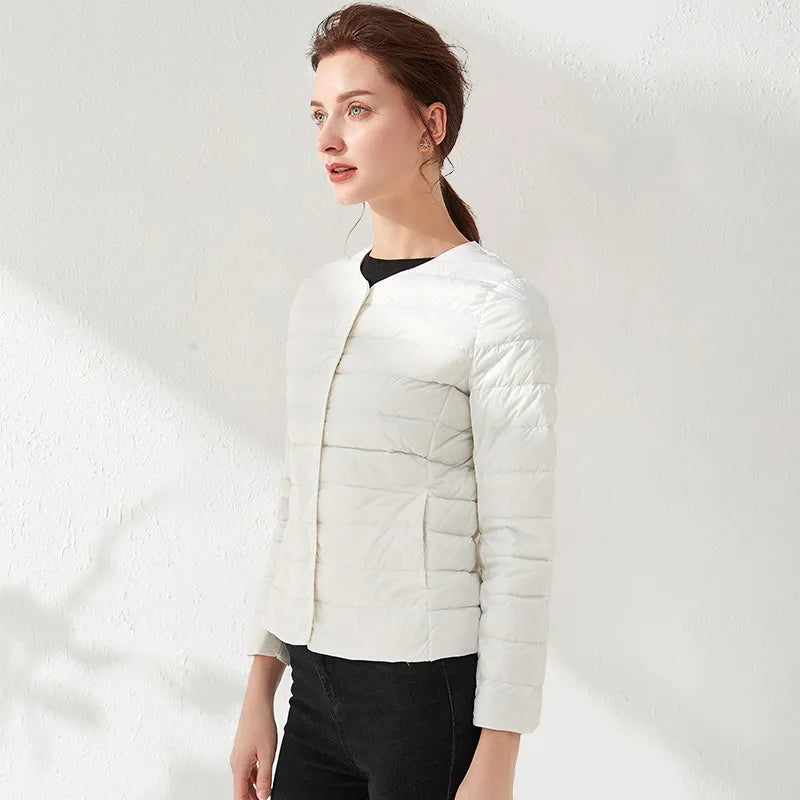 Valenzora | Leichte, kragenlose und figurbetonte Steppjacke für Damen