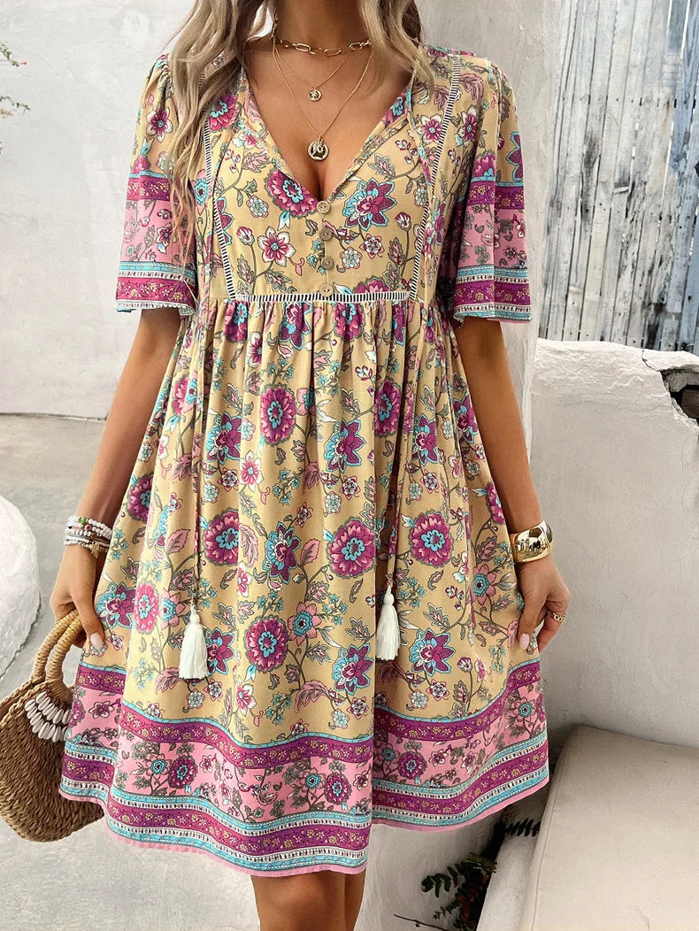 Valenzora | Kleid mit kurzen Ärmeln und V-Ausschnitt