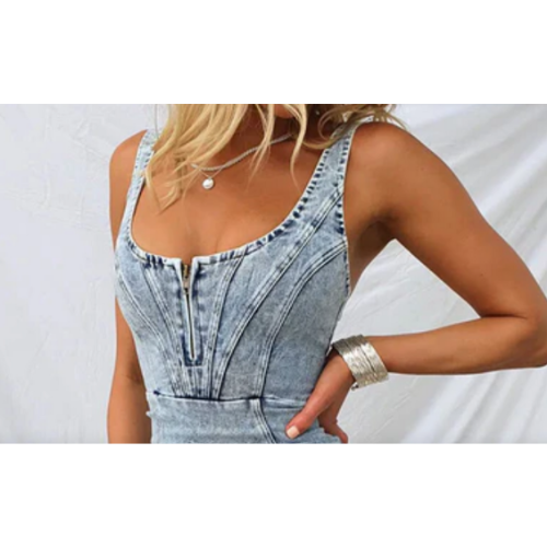 Valenzora | Denim dress with a fitted silhouette that ensures an elegant look