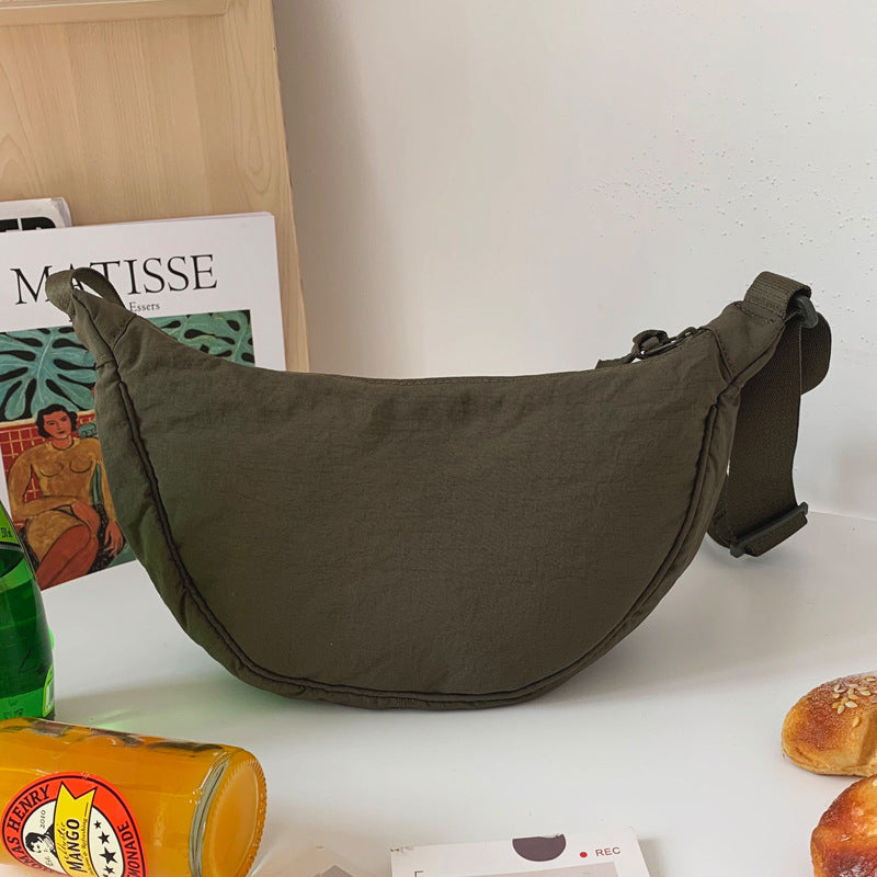 Valenzora | Crescent-shaped bag