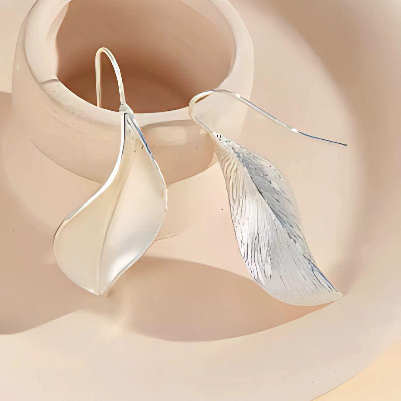 Valenzora | Leaf-shaped silver vintage earrings