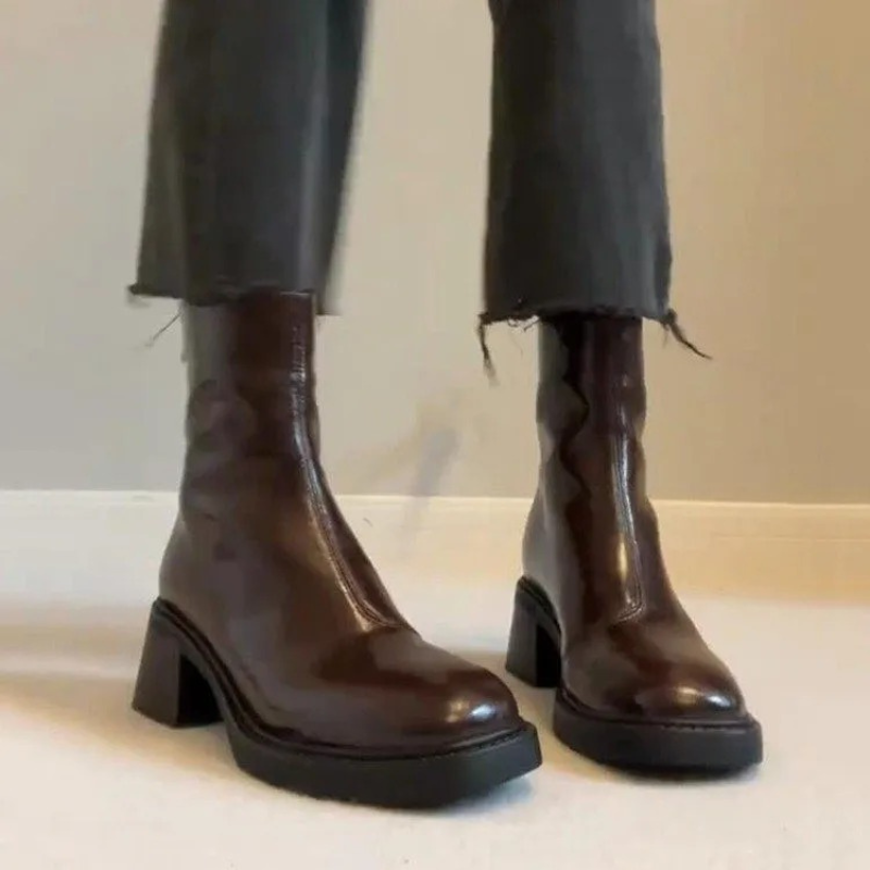 Valenzora | Stylish leather ankle boots with block heels for women