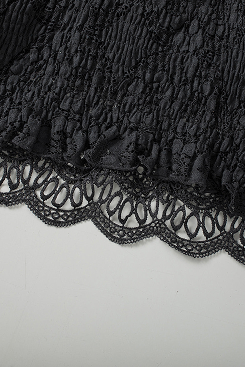 Valenzora | V-neck lace cropped cami
