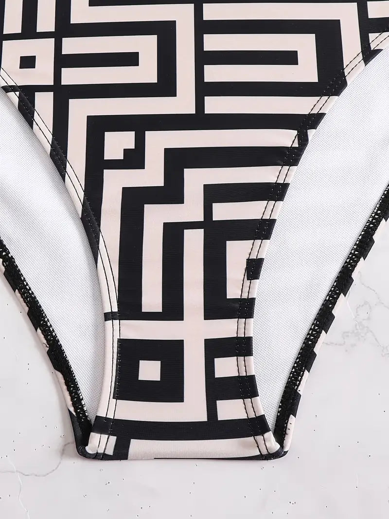 Valenzora | Fashionable bikini for pool days