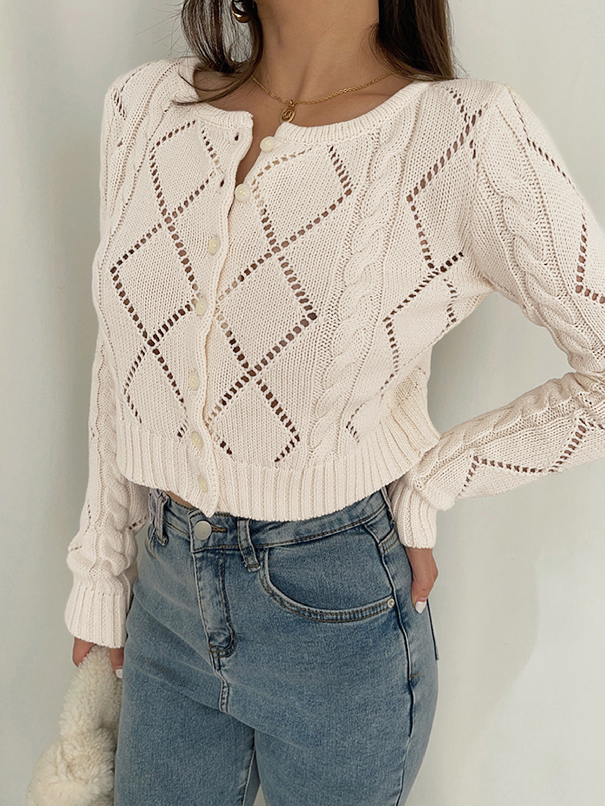 Knitted top with eyelet buttons