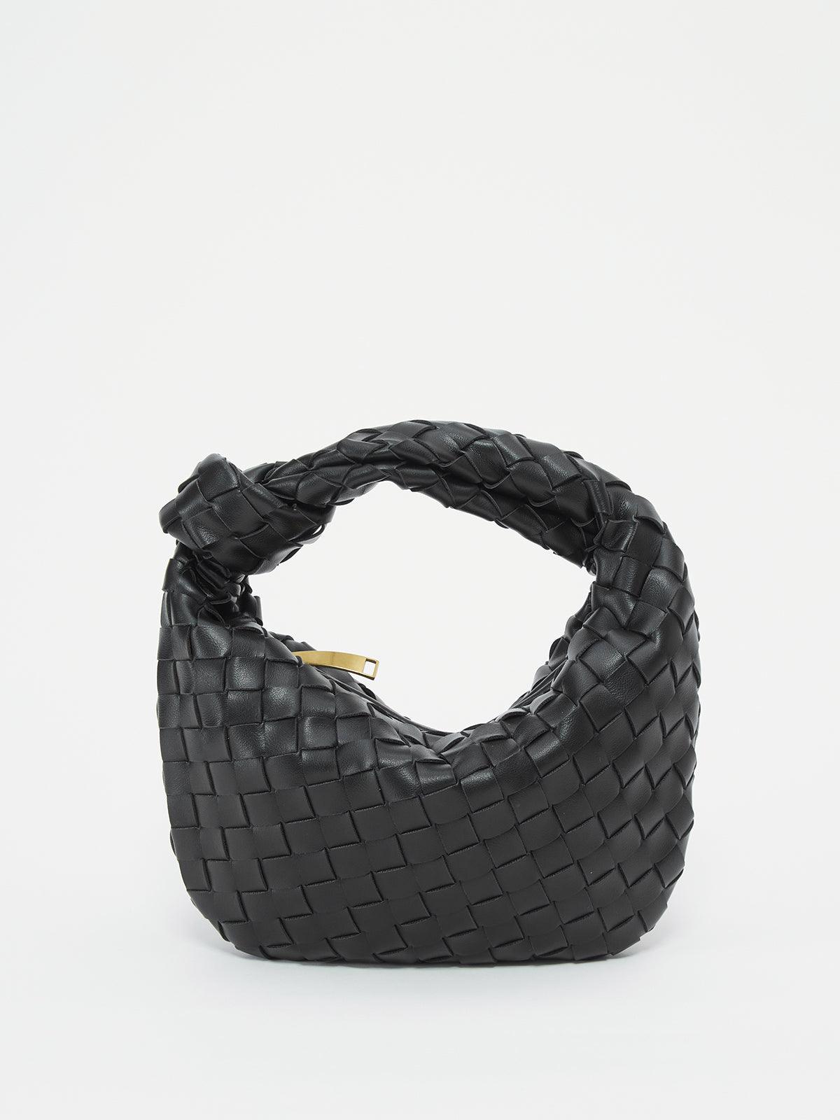 Valenzora | Casual and Relaxed Bag Design