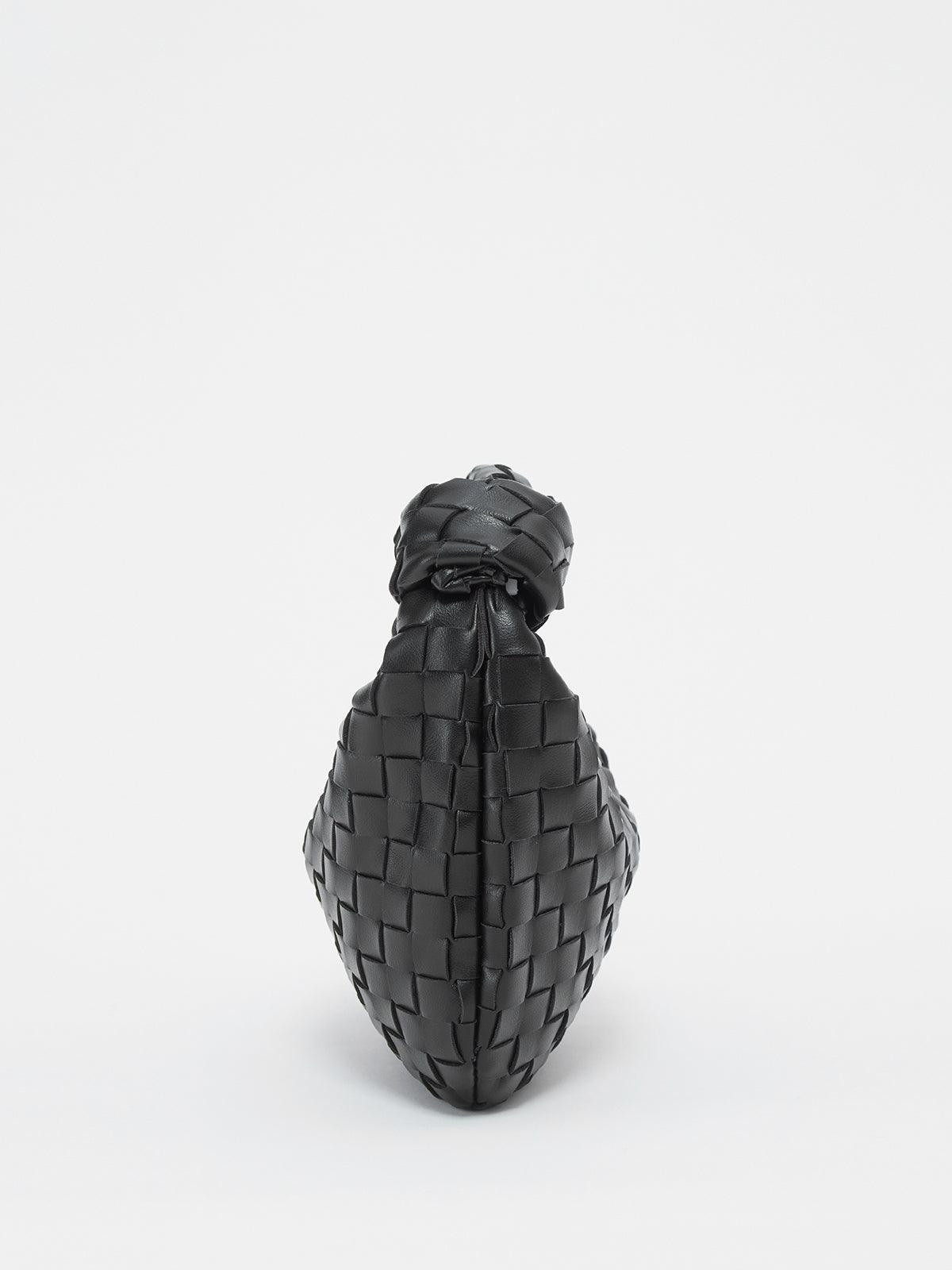 Valenzora | Casual and Relaxed Bag Design