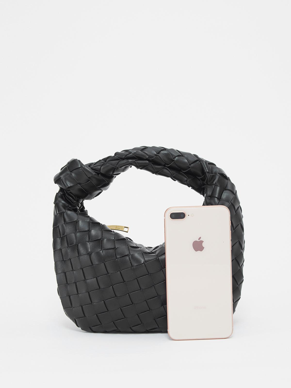Valenzora | Casual and Relaxed Bag Design