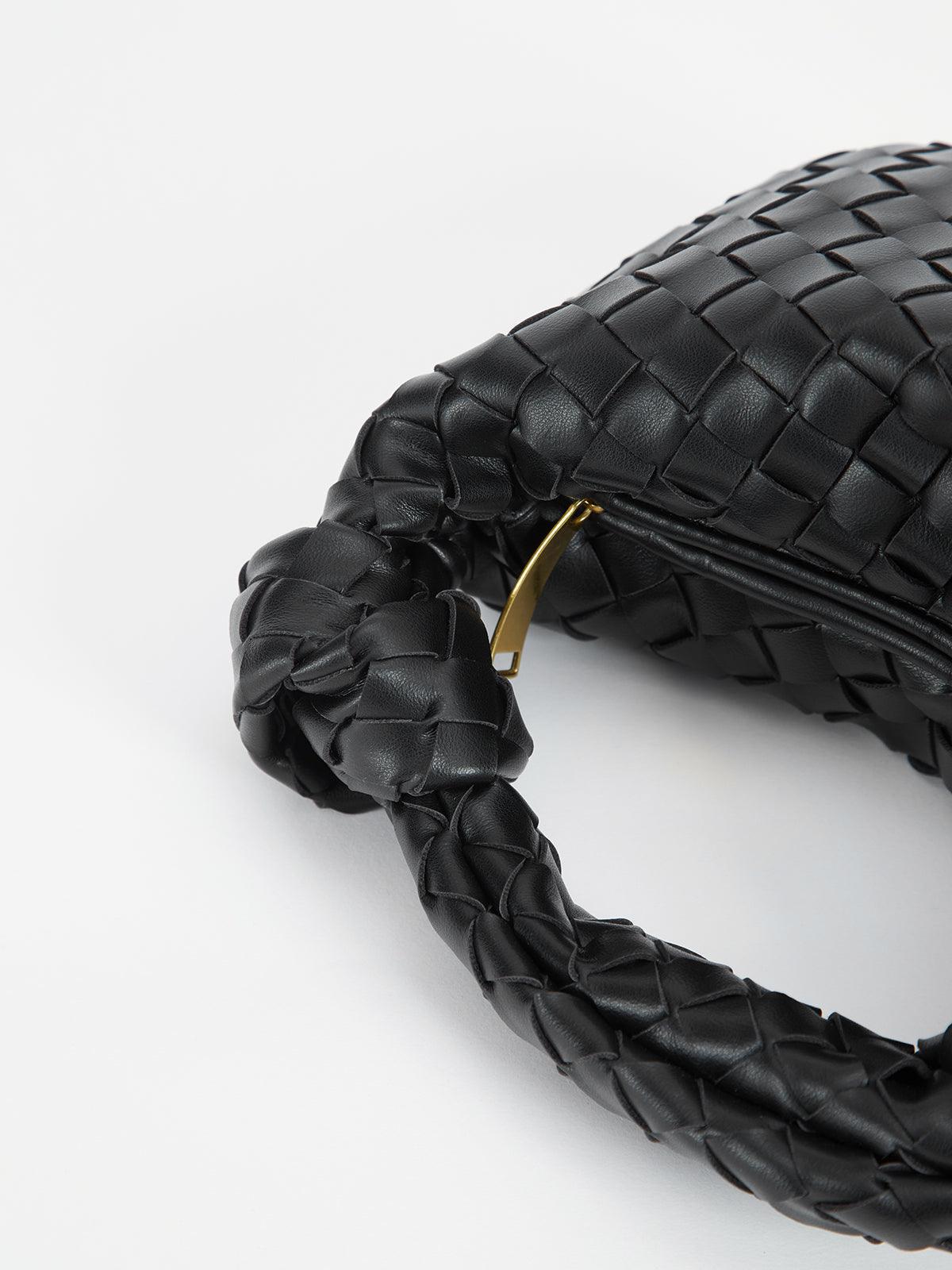 Valenzora | Casual and Relaxed Bag Design