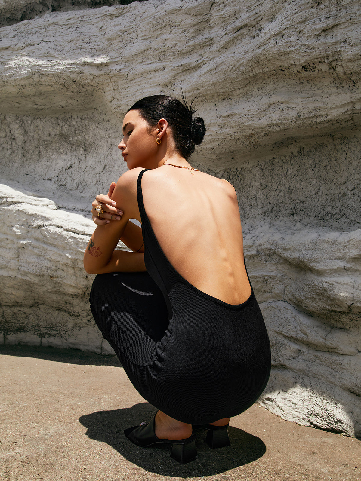 Valenzora | Classic Open Back Midi Dress