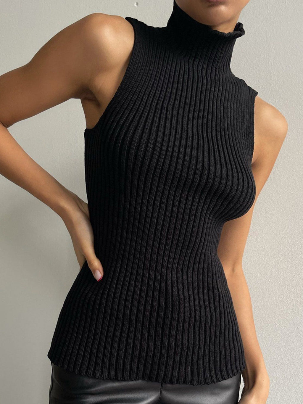 Valenzora | Minimalist Ribbed Back Cutout Top