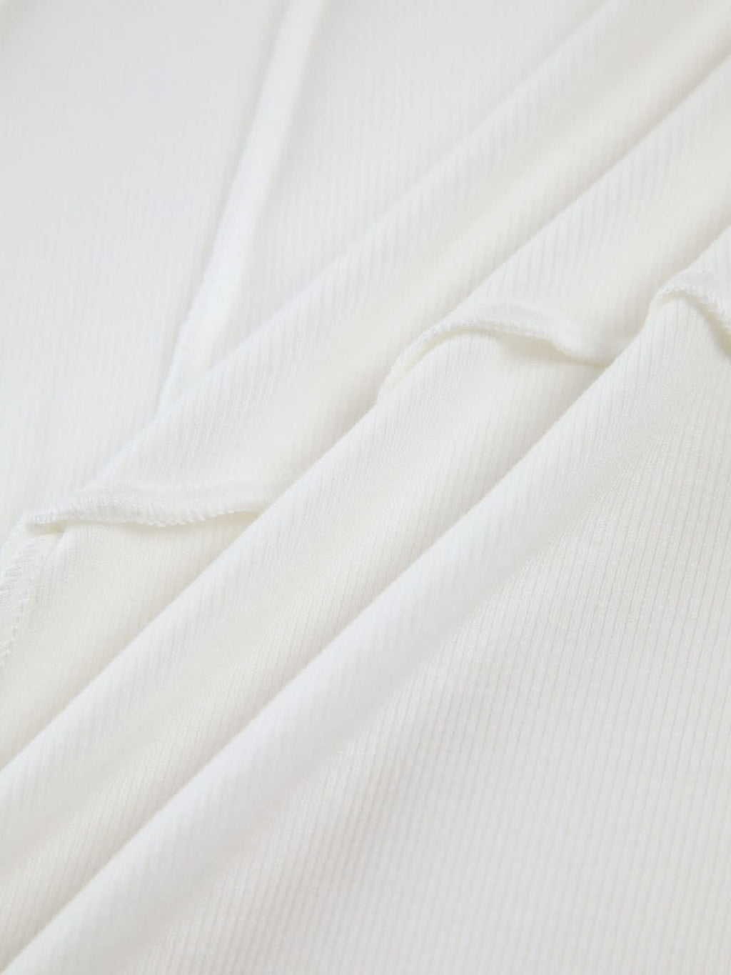 Valenzora | Stylish ribbed shirt with seam accents