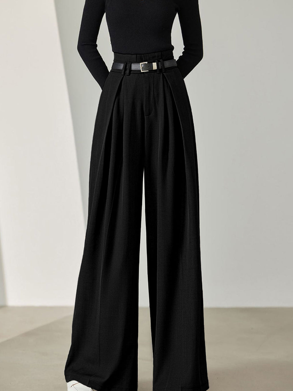 Valenzora | Simple belt buckle pleated wide leg trousers