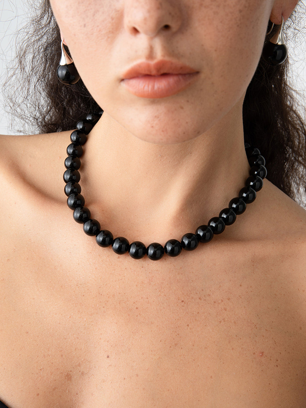 Valenzora | Elegant Black Pearl Necklace with Refined Charm for Women