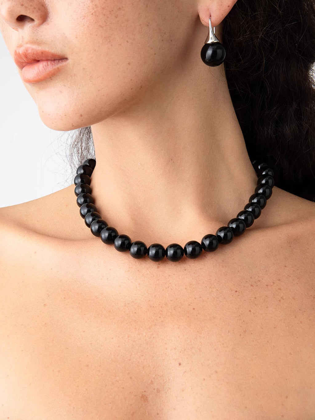 Valenzora | Elegant Black Pearl Necklace with Refined Charm for Women