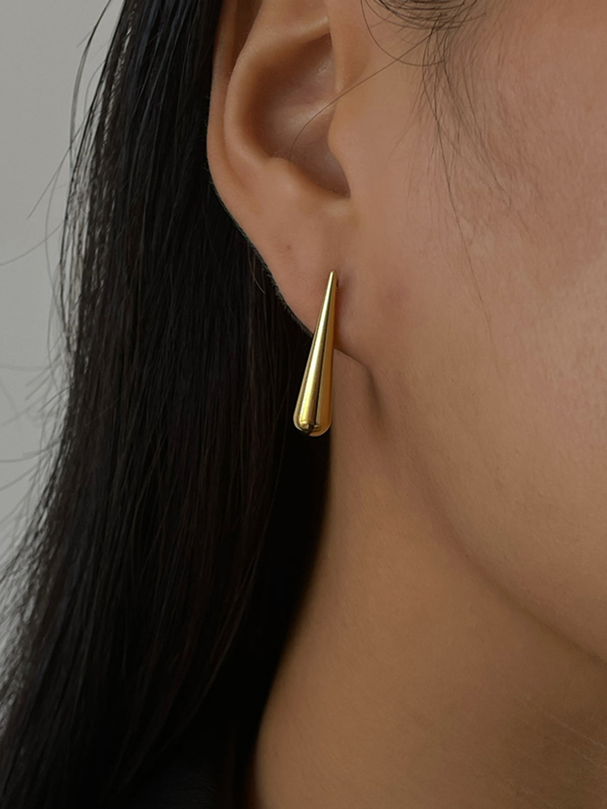 Valenzora | Earrings with an elegant design for women