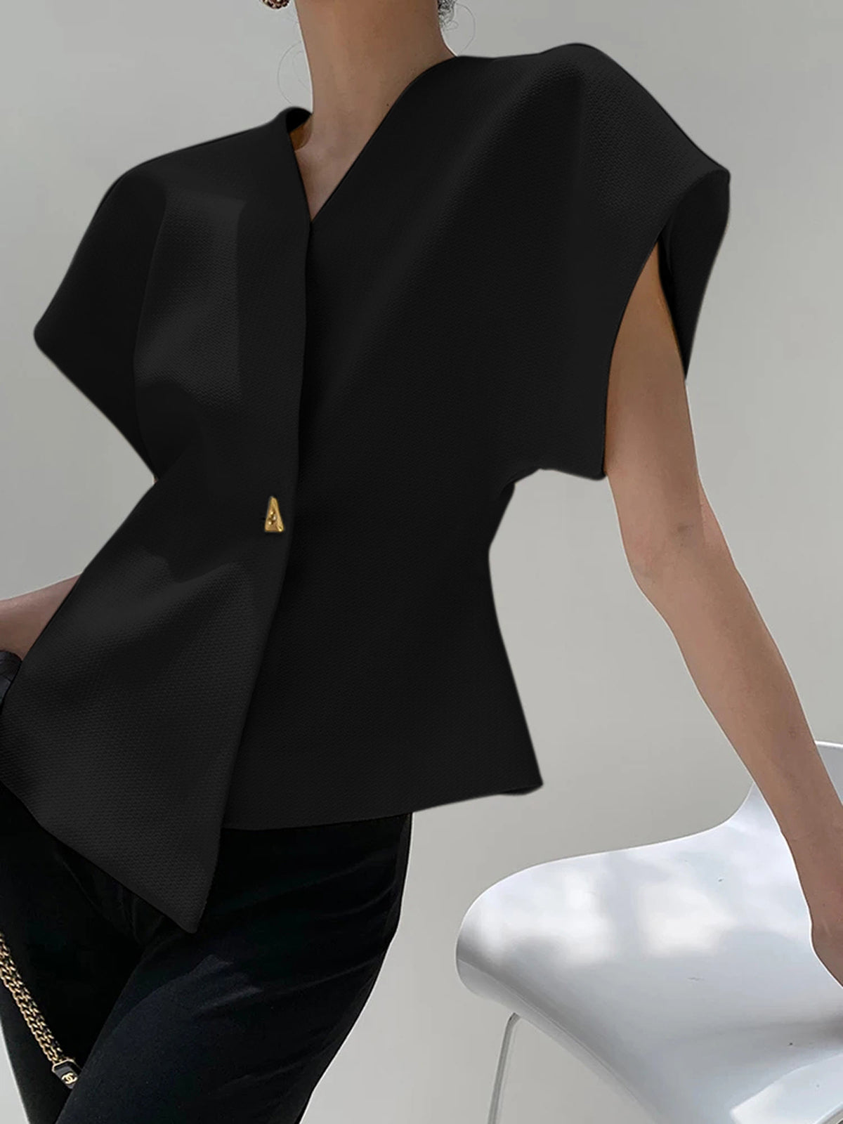 Valenzora | Asymmetrical V-neck top with lightweight fabric for women