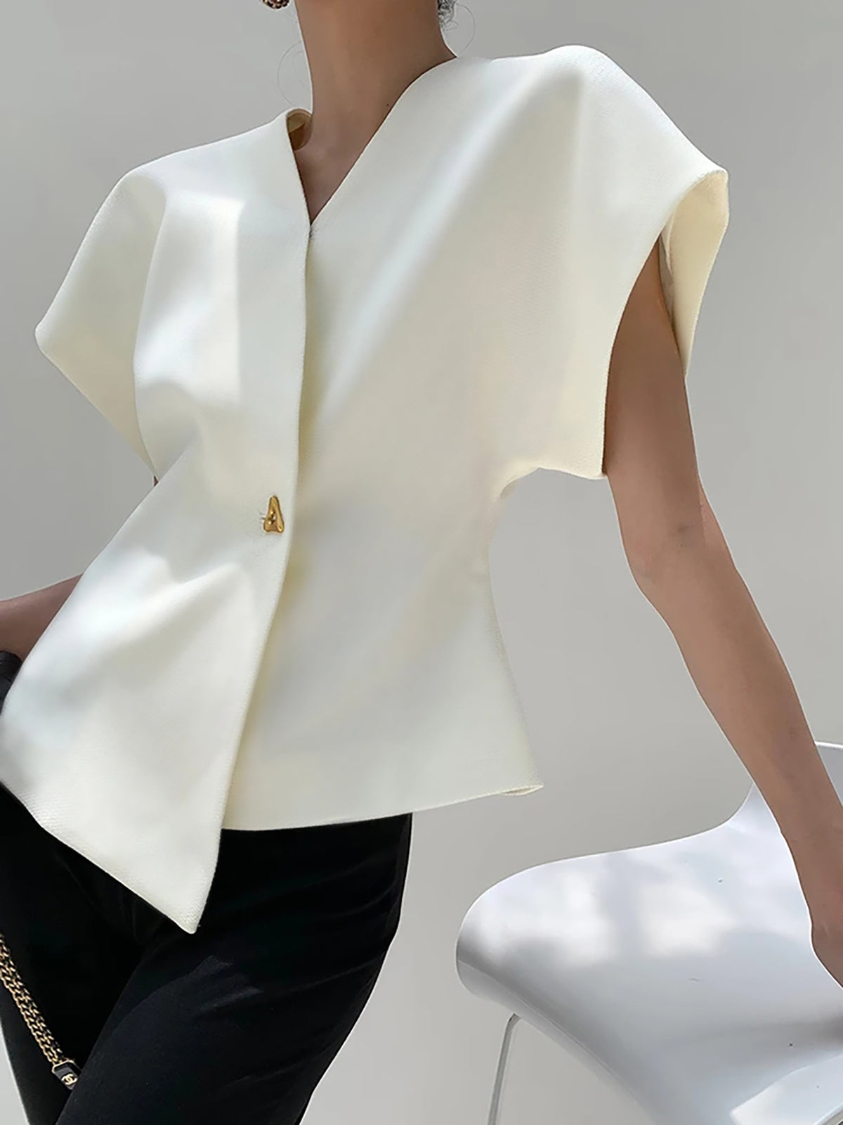 Valenzora | Asymmetrical V-neck top with lightweight fabric for women