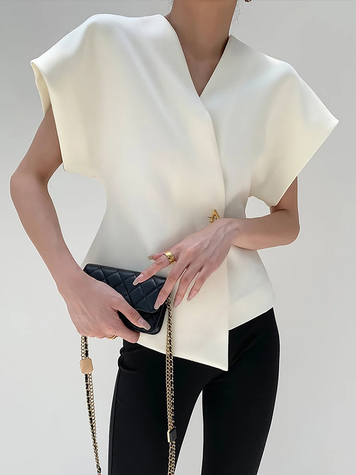 Valenzora | Asymmetrical V-neck top with lightweight fabric for women