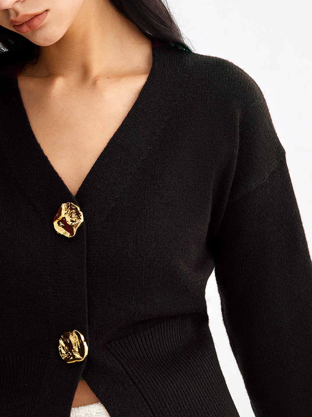 Valenzora | Eleganter Kurzstrickjacke mit Metallknöpfen
